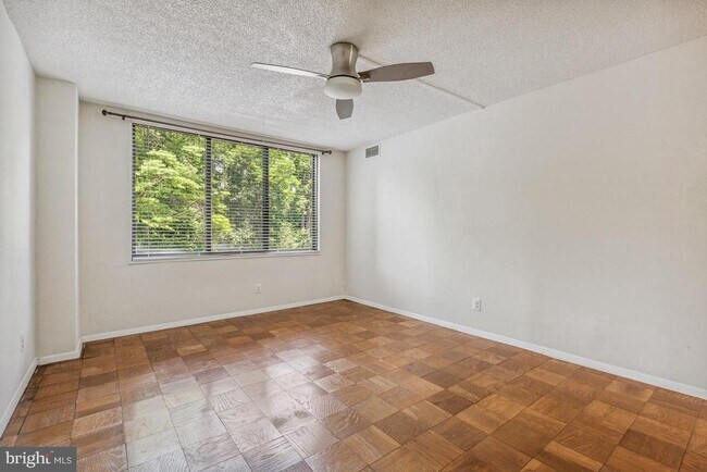 Building Photo - 5225 Pooks Hill Rd