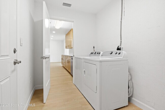 Building Photo - 2076 Abalone Ave