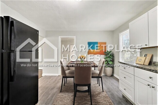 Building Photo - 939 Redford Dr SE