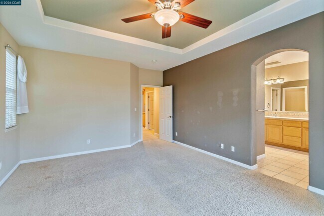 Building Photo - 350 Caroni St