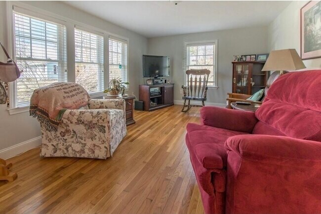 Living room - 49 Lambert Ave