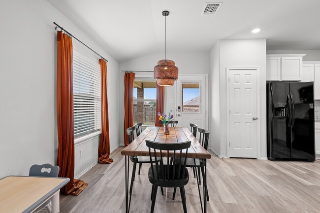 Building Photo - 9308 Everly Dr