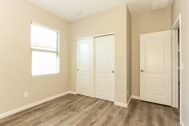Building Photo - 7024 S 78th Dr