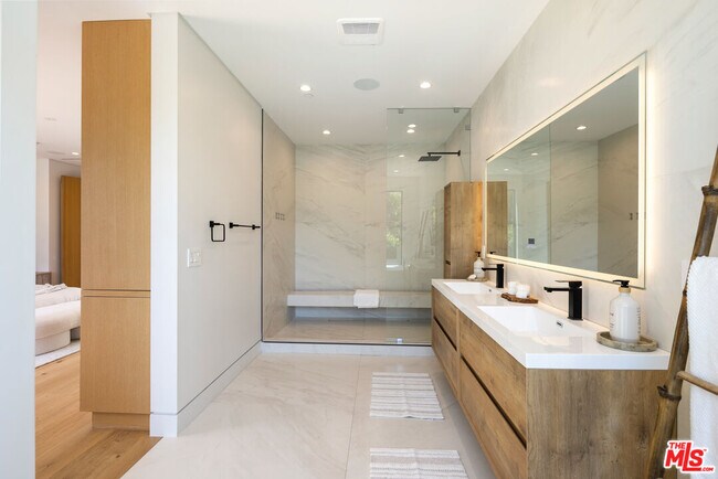 Building Photo - 14822 Hesby St