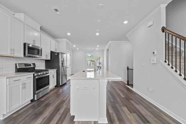 Building Photo - **Spacious 3bd/3ba Townhome in Raleigh**