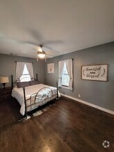 Building Photo - 206 W 55th 1/2 St