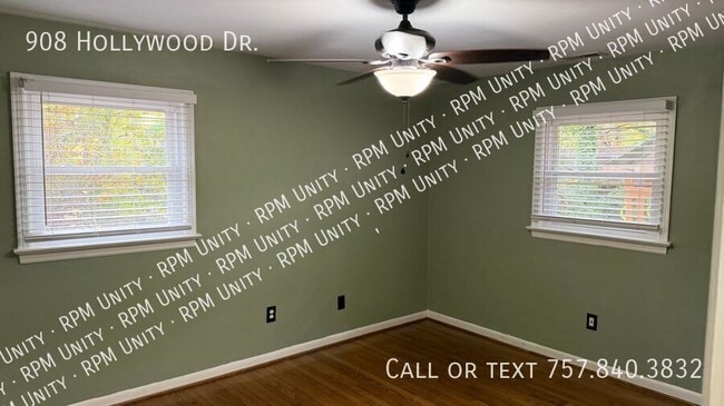 Building Photo - 908 Hollywood Dr