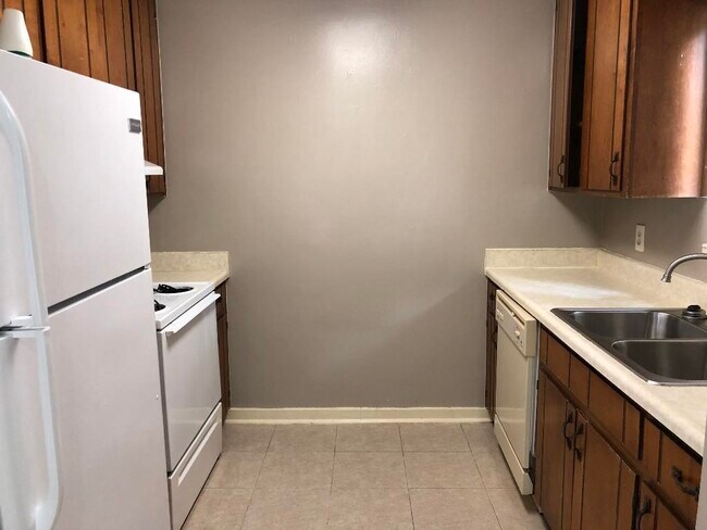 Building Photo - 617 Chicopee Ct