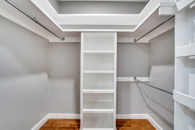 Building Photo - 9810 Crest Meadow Dr