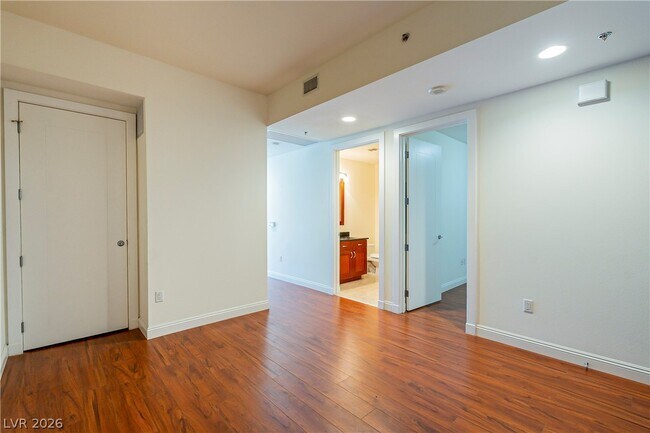 Building Photo - 4525 Dean Martin Dr
