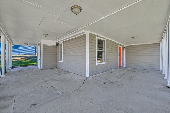 Building Photo - 1305 St Lawrence River Rd