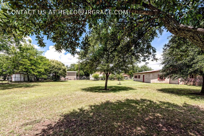 Building Photo - 525 W 4th St