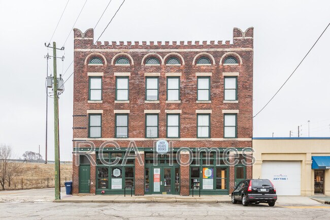 Building Photo - 909 Massachusetts Ave