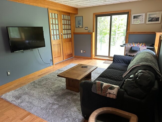 Building Photo - 16 Gibbons Ln