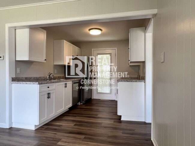 Building Photo - AVAILABLE NOW!! 3 Bedroom Home with Huge Y...