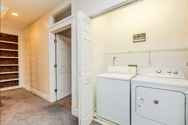 Building Photo - 132 S 20th St