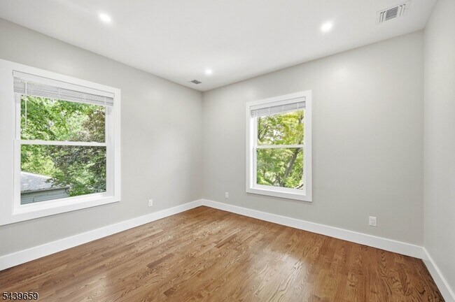 Building Photo - 40 Jardine Rd
