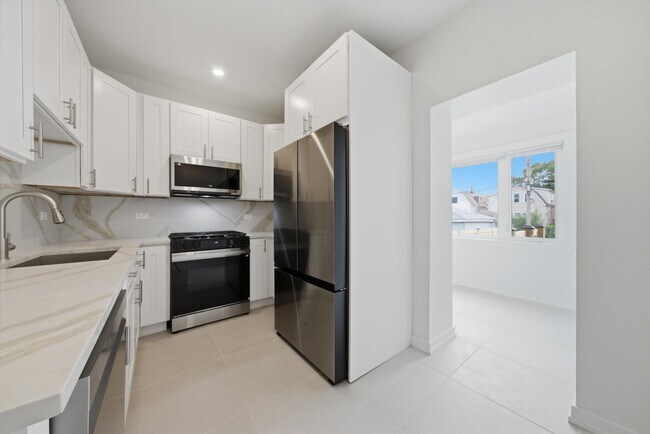 Building Photo - 1109 N Kedvale Ave