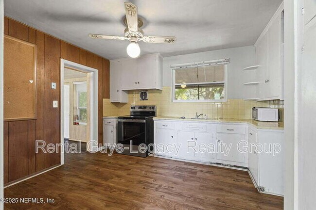 Building Photo - 3827 Colebrooke Dr