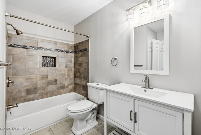 Building Photo - 802 Alpine Trail