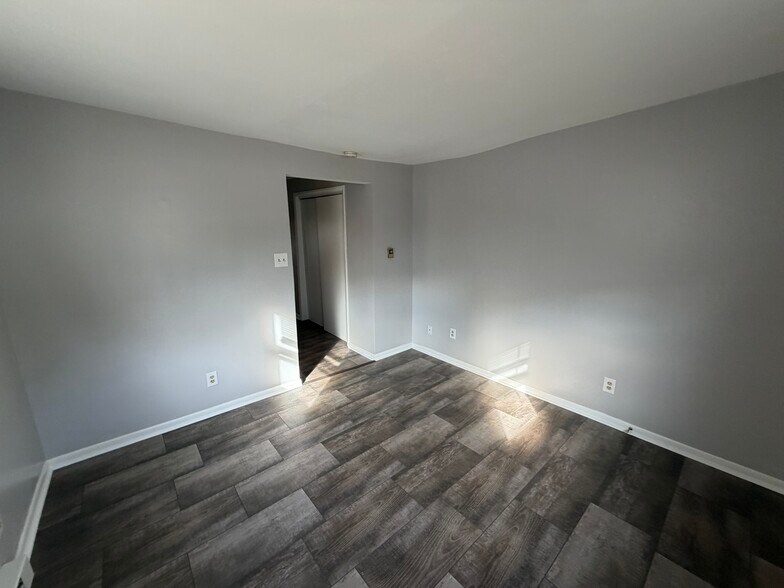 Building Photo - 148 N Church St