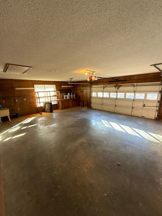 Building Photo - 185 Ridgeview Ln