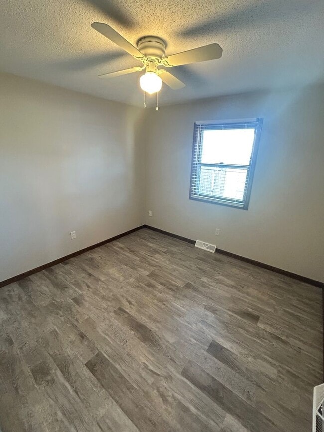 Building Photo - 7615 Walnut Ave