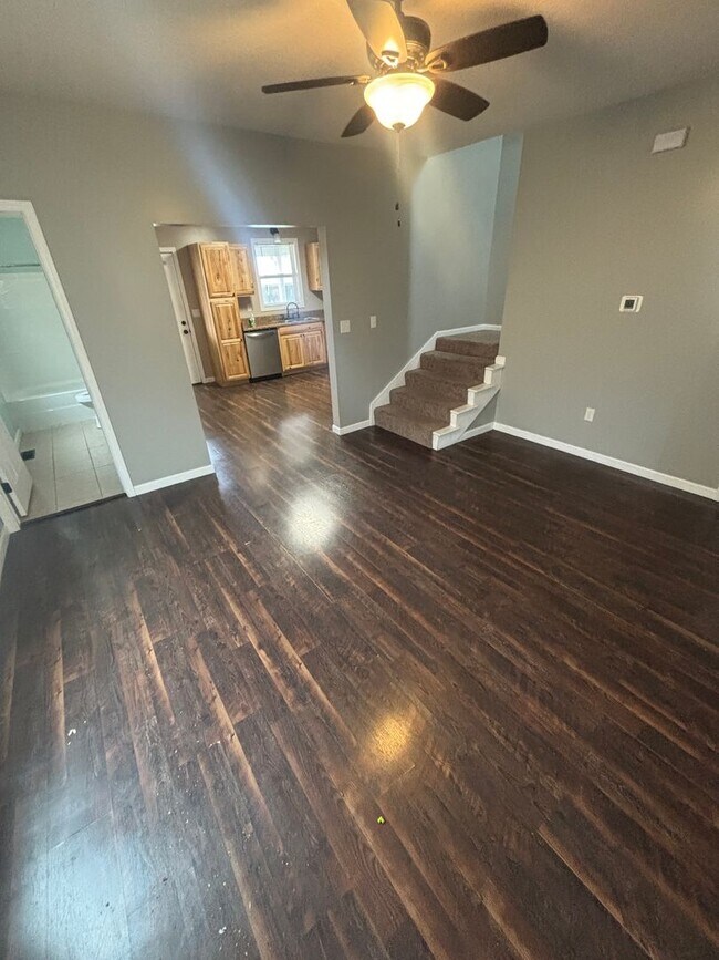 Building Photo - 2 Bedroom, 1 Bathroom House