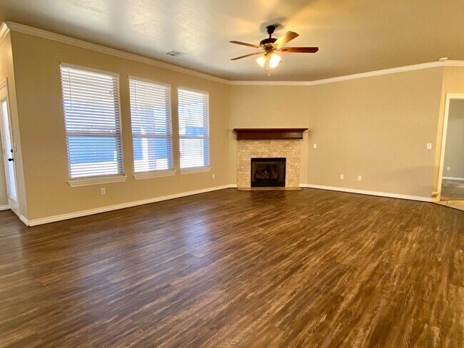 Building Photo - Beautiful 4 Bed, 2 Bath in Deer Creek Schools!