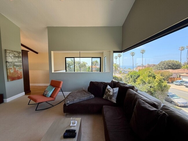 Building Photo - Unique 4 Bedroom House with OCEAN VIEWS in Sunset Cliffs! Fully Furnished! 6 Month Lease Term!