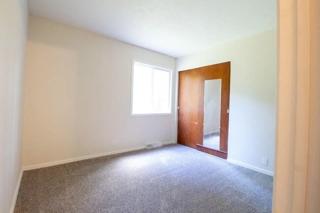 Building Photo - 4 Bedroom 3 Bathroom 2 Car Garage