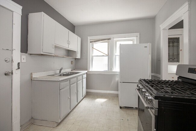 Building Photo - 11519 Carolina Ave