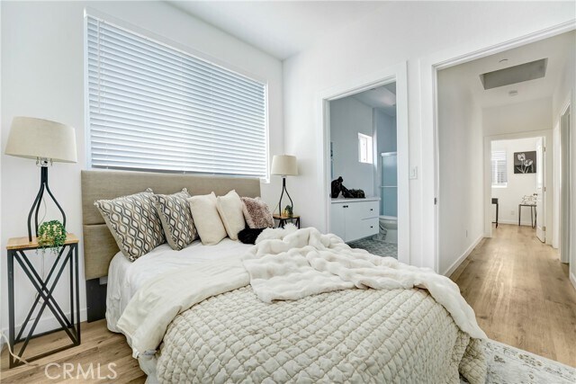 Building Photo - 11960 Vanowen St