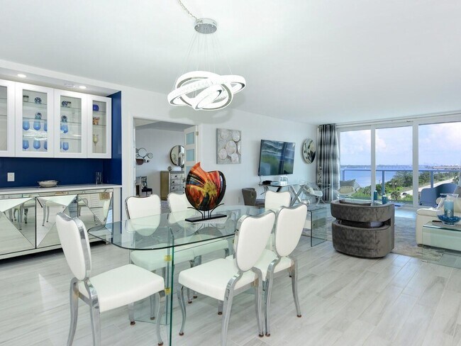 Building Photo - 3450 S Ocean Blvd
