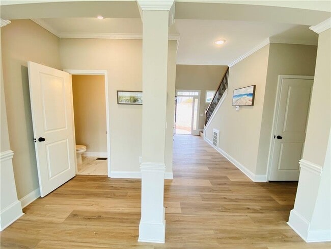 Building Photo - 6960 Diana Cir