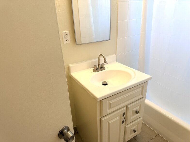 Bath - 4445 Murietta Ave