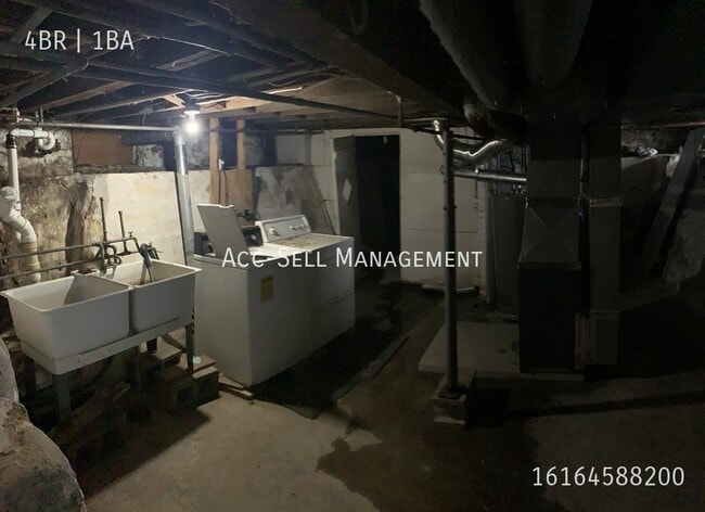 Building Photo - 523 Lydia St NE