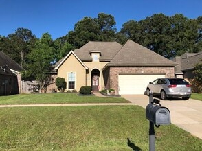 Building Photo - 613 Brown Thrasher Loop N