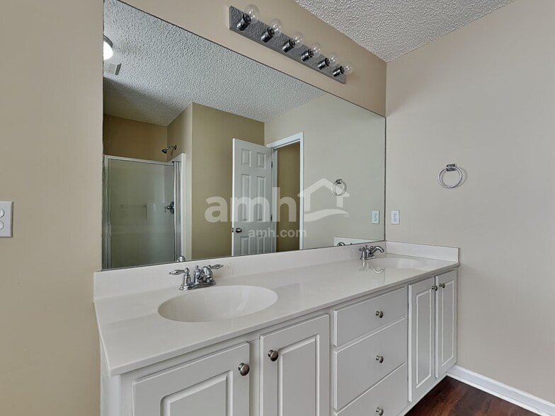 Building Photo - 620 College Park Cir