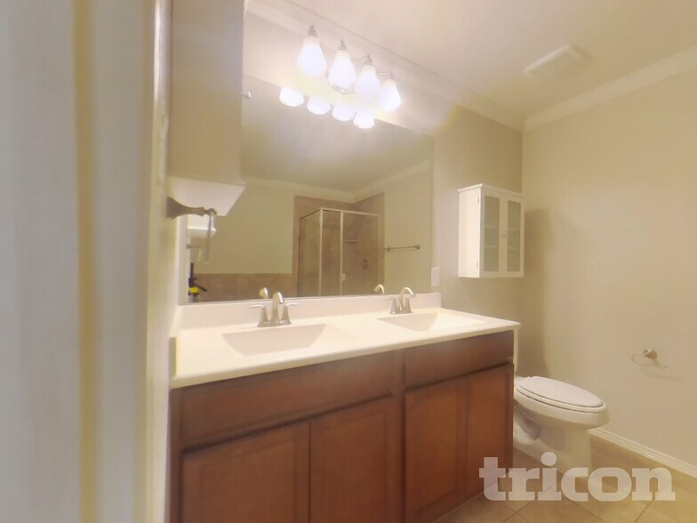 Building Photo - 12308 Shine Ave