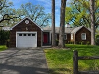 Building Photo - 658 Shore Acres Dr