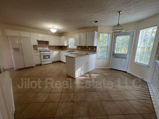 Building Photo - 1640 Bennett Dr