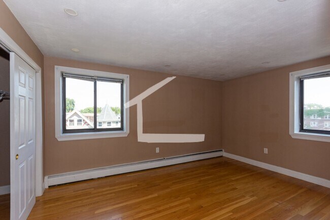 Building Photo - Modern Allston Apt w No Fee, Heat and Hot Water Included, Pet Friendly, Near BU, Parking Availabl...