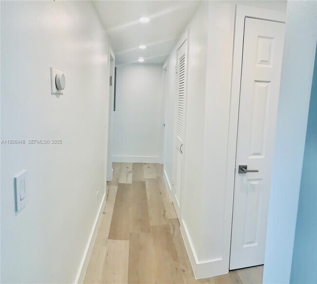 Building Photo - 19340 NE 18th Ct