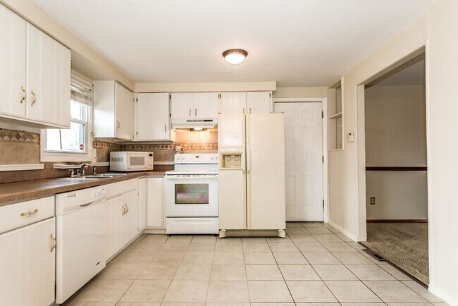 Building Photo - 7934 Davis Rd N