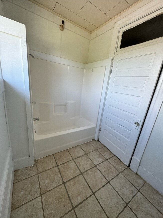 Building Photo - 311 N Confederate Ave