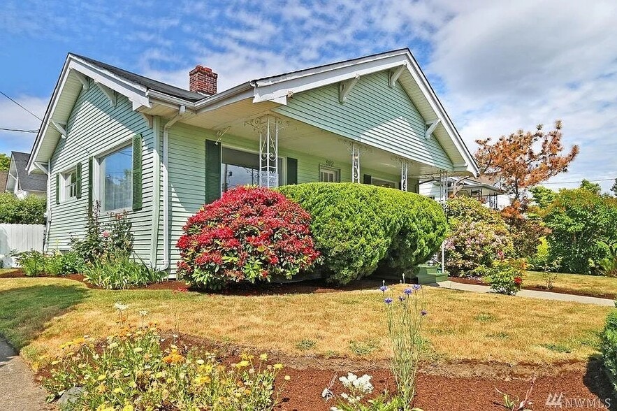 Building Photo - 902 N 77th St