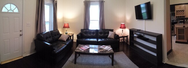 Building Photo - 4 Bedroom House, close to downtown and 3 3 campus's