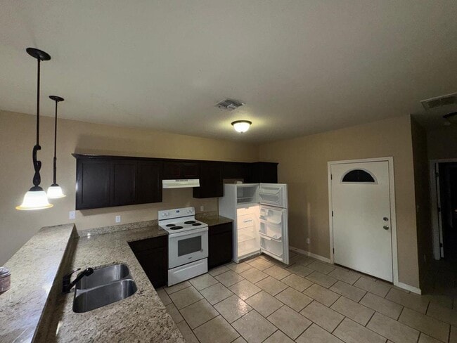 Building Photo - 1508 S Cherry St