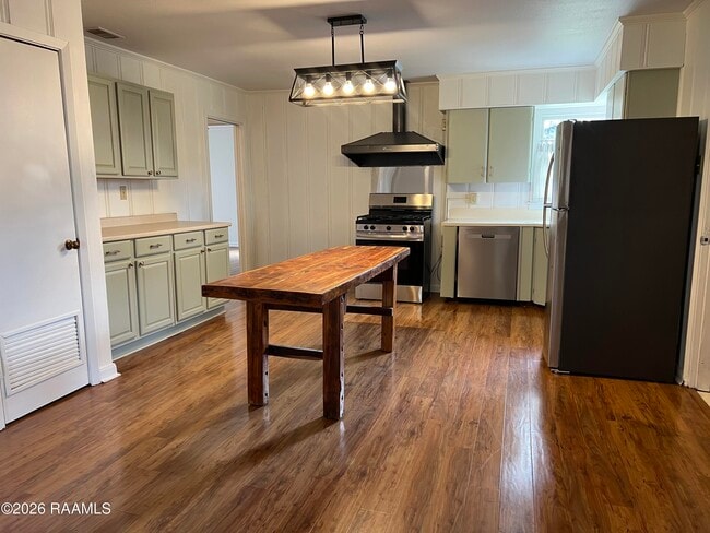 Building Photo - 215 Stephens St